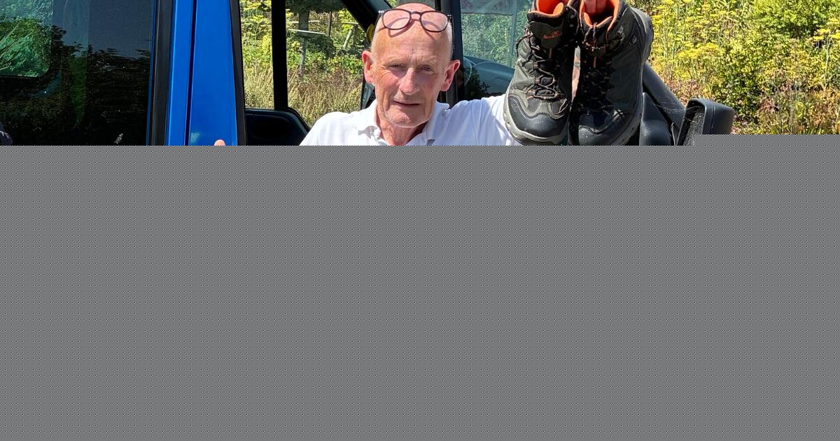 School caretaker to walk entire length of Jurassic Coast to fund new school minibus