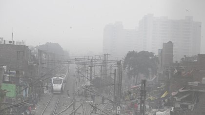 Delhi’s air quality settles in ‘poor’ category, temperature at 7.7°C