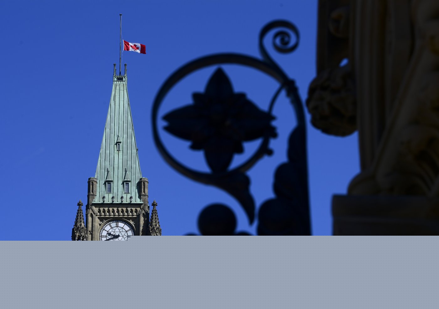 About 10,000 federal public servants apply for early retirement