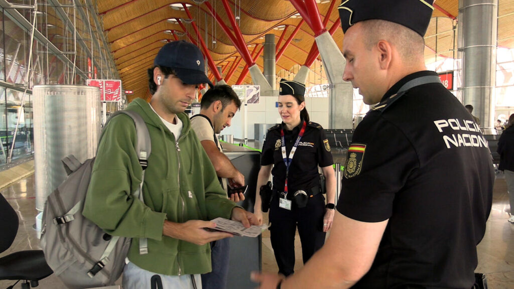 “És simplement propaganda”: desconeixement i tranquil·litat a l’aeroport de Barcelona pels controls fronterers amb Itàlia