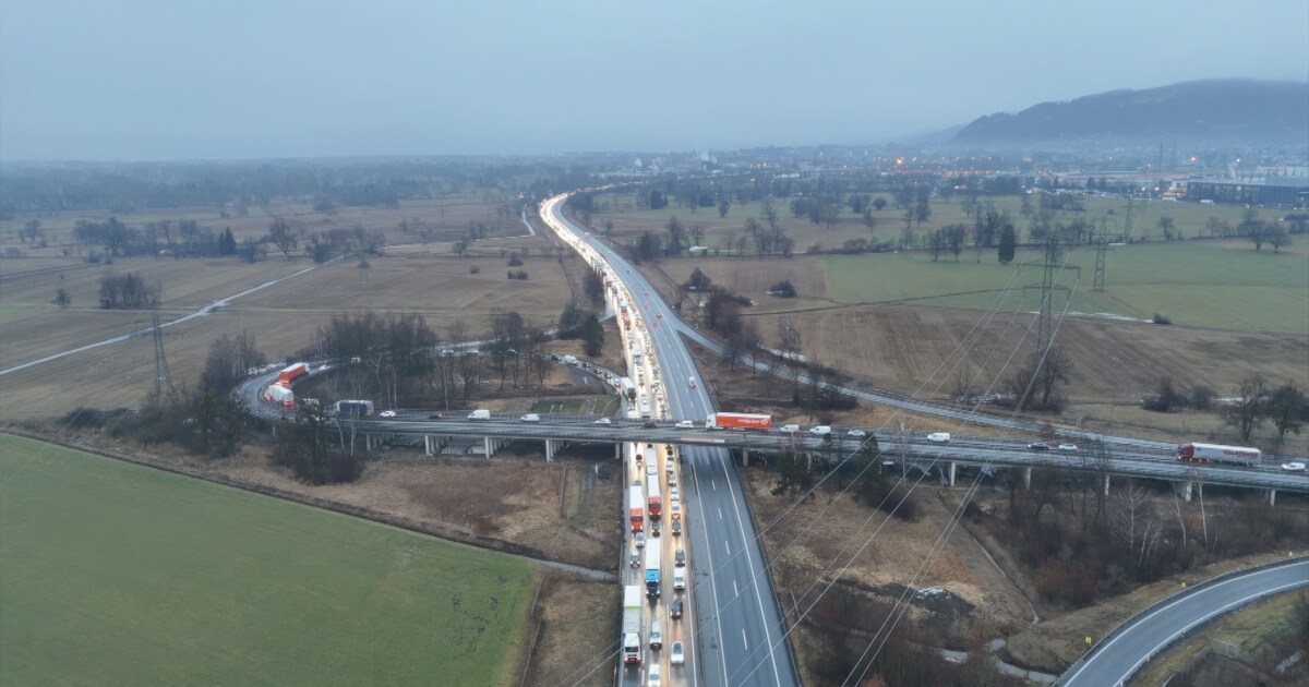 Nach 4er-Crash - Megastau auf Rheintalautobahn
