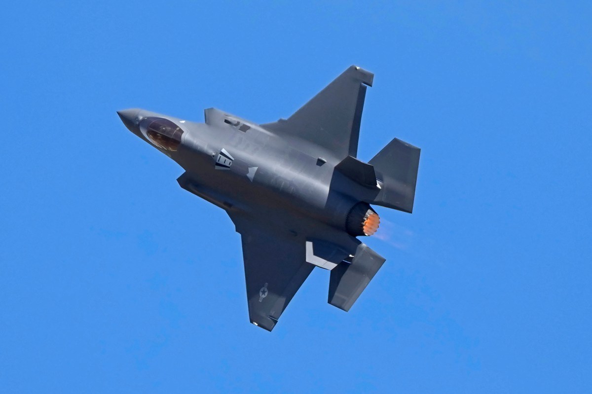 EE.UU. desmiente que Irán destruyera tres de sus aviones caza F-35 y violara el bloqueo naval