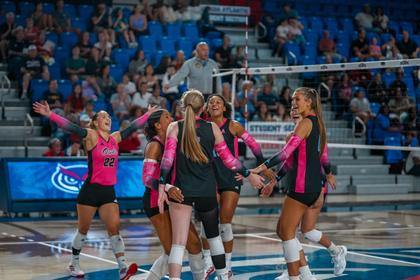 Women’s Volleyball: Owls take the win for the 2025 Owls Paradise Classic, 3-0