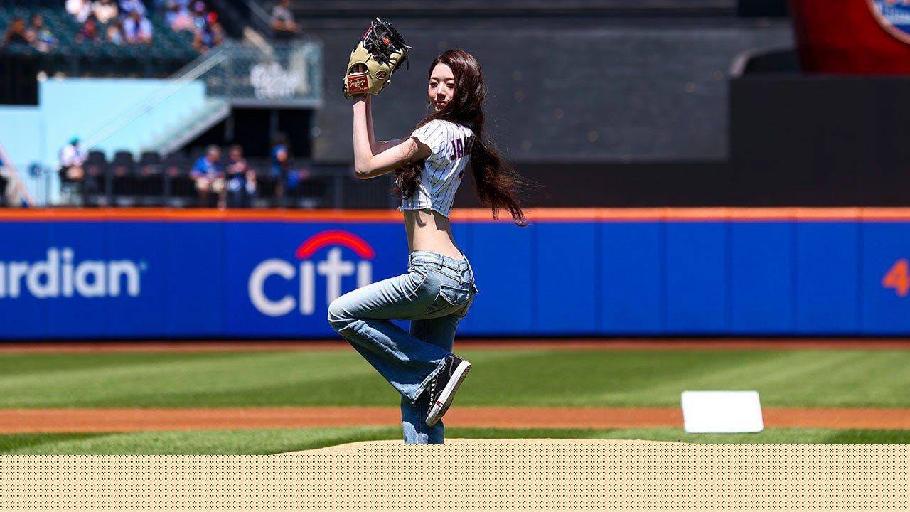 Mets trot out a Korean pop star with an amazing windup for first pitch duties, Wemby plays soccer & Rosie