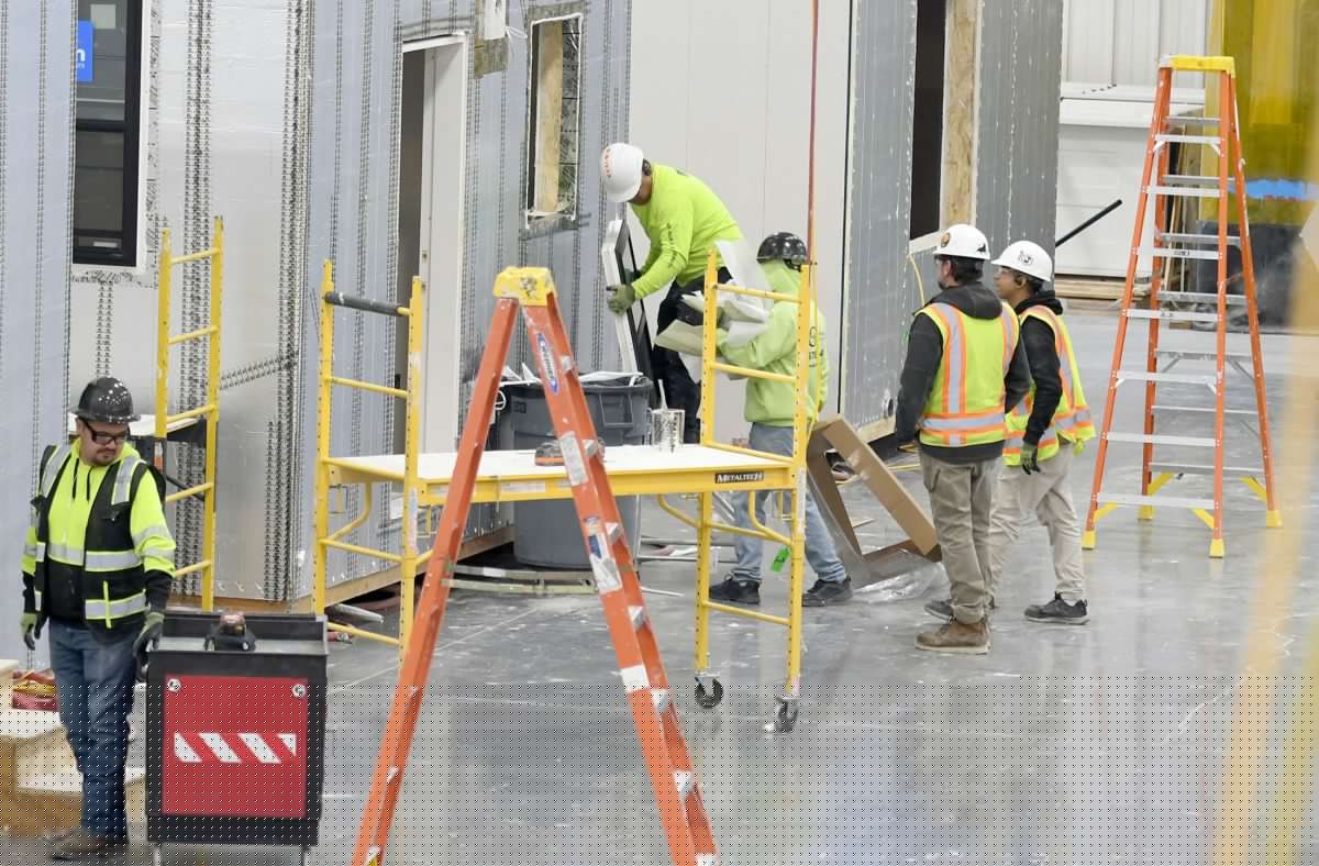 Escasez de trabajadores por redadas de ICE encarece la vivienda en el sur de Texas