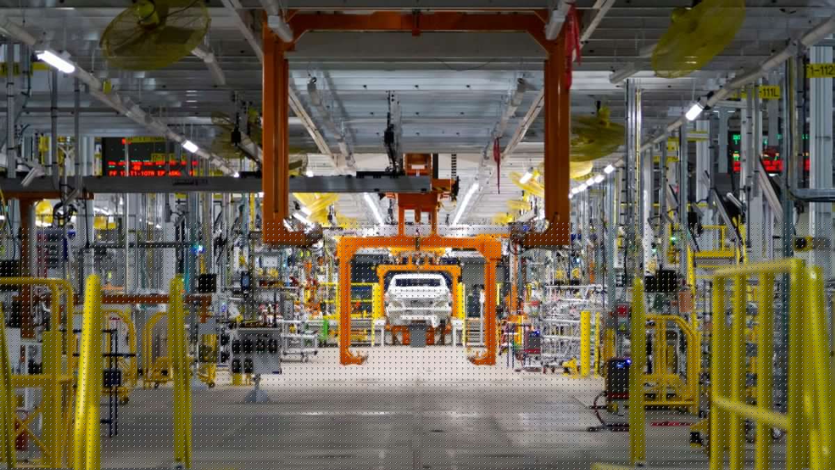 Trump defiende los aranceles del 25% y ataca al auto eléctrico