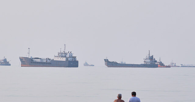 Trump: U.S. Navy ‘Controls the Strait 100%’ with ‘Steel Wall’ Blockade — Iran Escalation Still on the Table