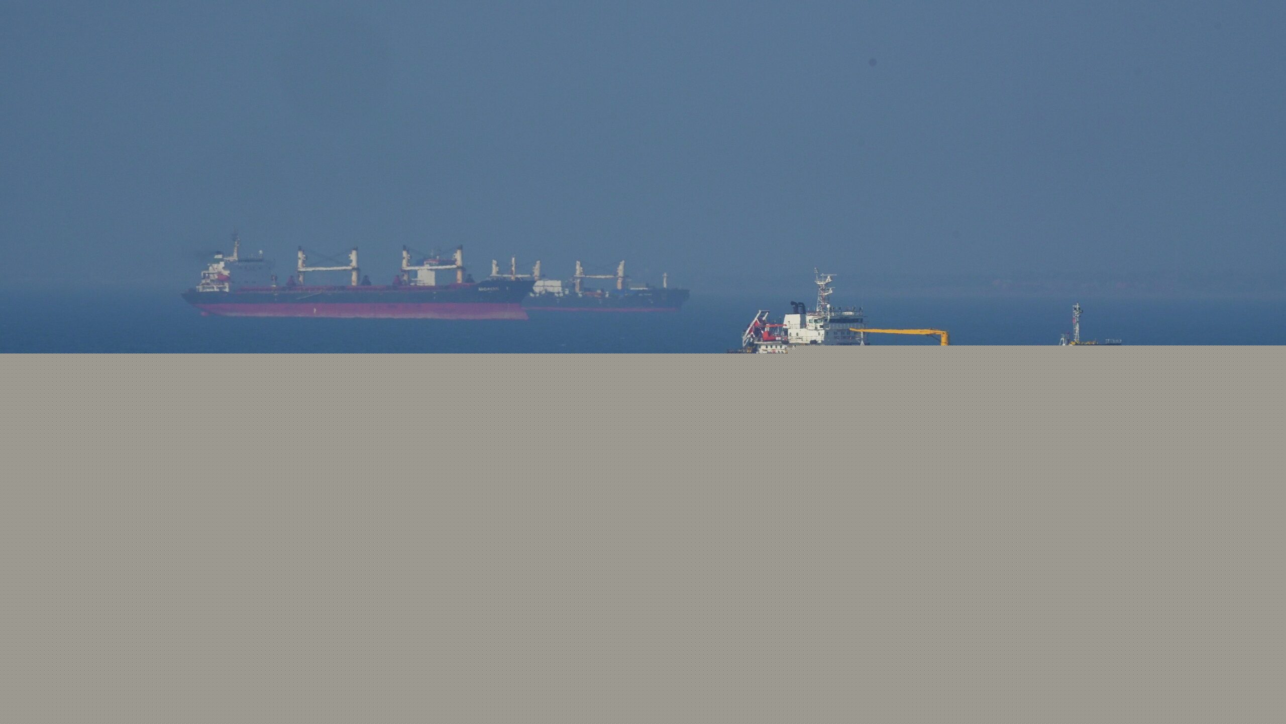 Iran, Oman Reach Framework To Reopen Strait of Hormuz, Report Says