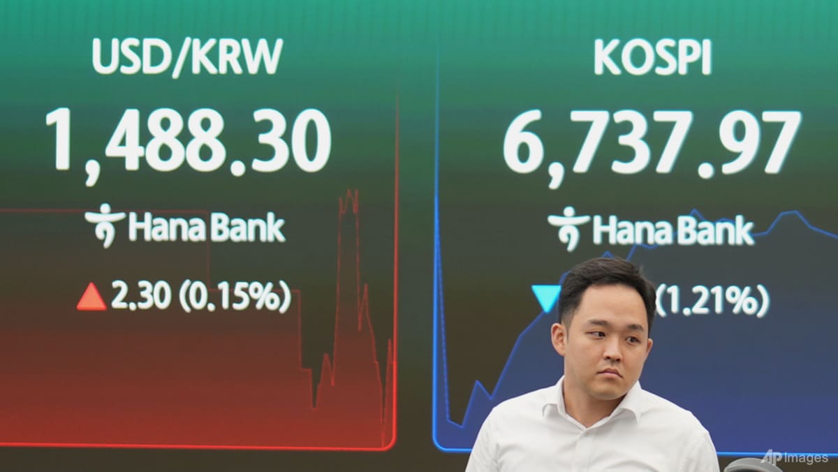 Asia stocks up as chip stocks recover, oil eases