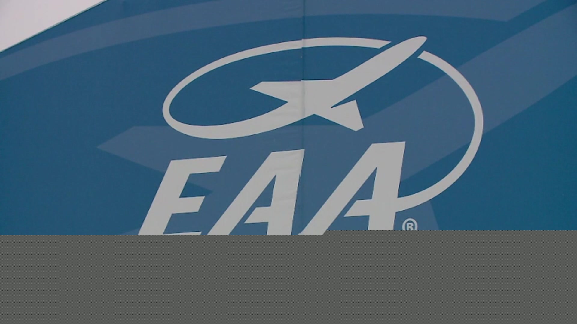 EAA day 2 kicks off with Air Force planes, a throwback to 1946 and much more