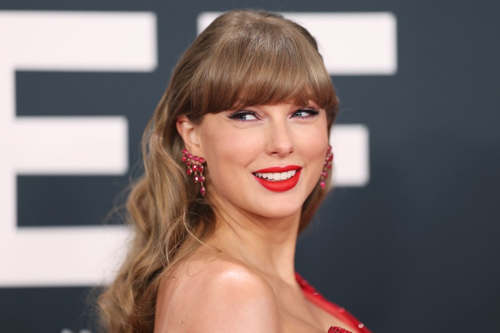 Which Bay Area stores selling Taylor Swift’s newest album at midnight tonight