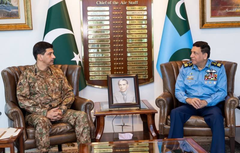 National strategic command head holds separate consultations with Naval, Air Chiefs