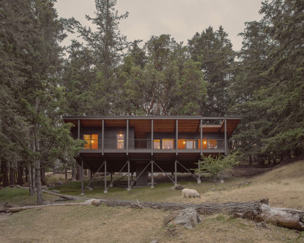Trestle Cabin in Washington, US by The Miller Hull Partnership