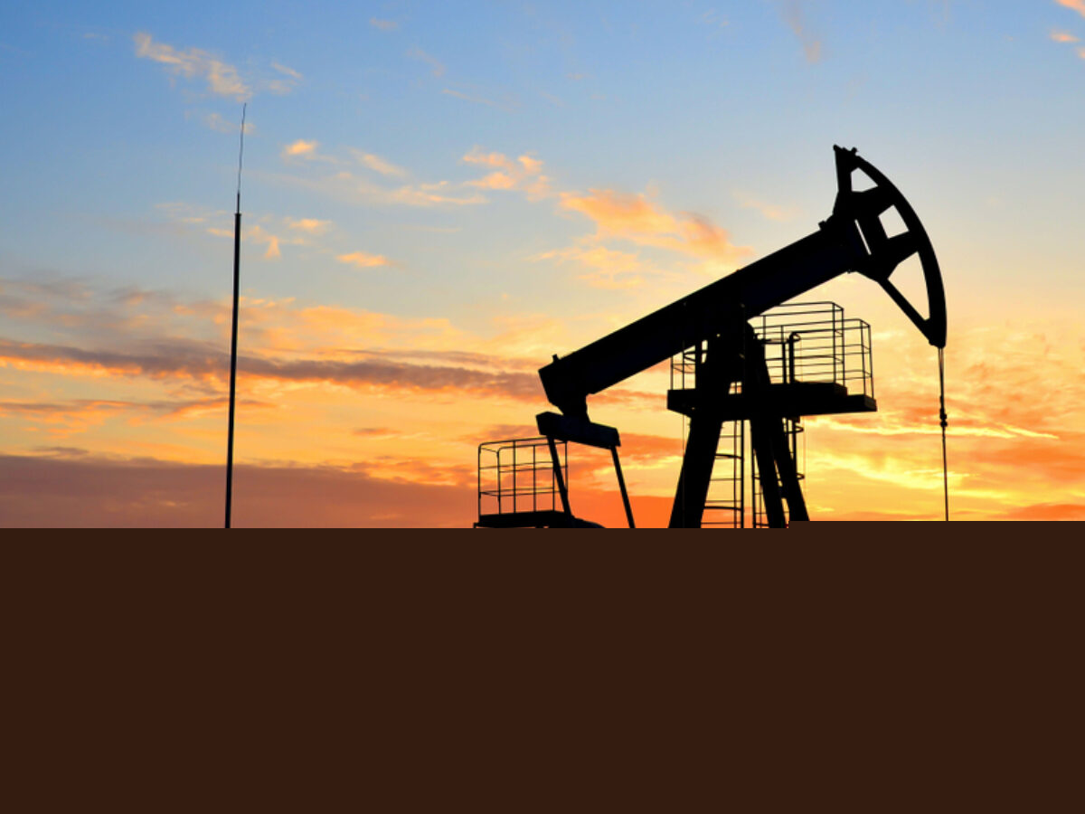 Petrolul se scumpește pe fondul temerilor privind negocierile SUA-Iran și al riscurilor pentru aprovizionare
