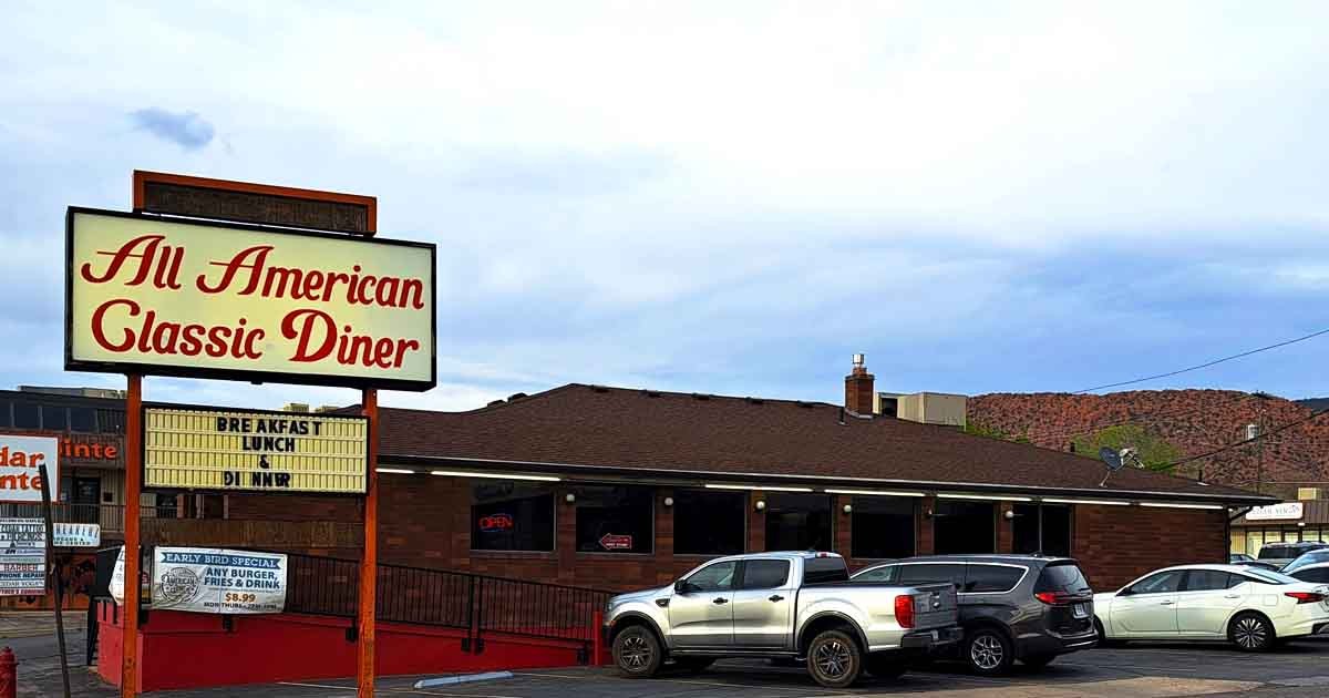 People Drive From All Over Utah Just To Eat At This Mom-And-Pop Diner