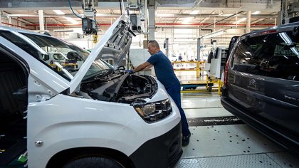 Vehicle production fell 15% last year, report shows