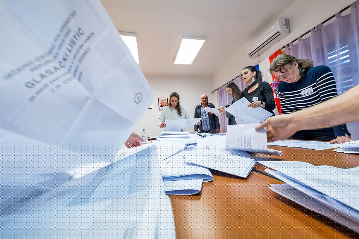 DIJASPORA U ČEKAONICI Postojeći model glasovanja i političkoga predstavljanja Hrvata izvan RH »vapije« za promjenom