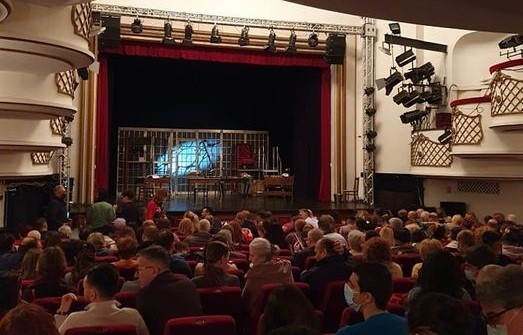 Tarife majorate la Grădina Zoologică din București şi la Teatrul Nottara, au decis consilierii generali / Ei au mai aprobat reduceri de 50 % la Teatrul Ţăndărică pentru familiile cu minimum trei copii