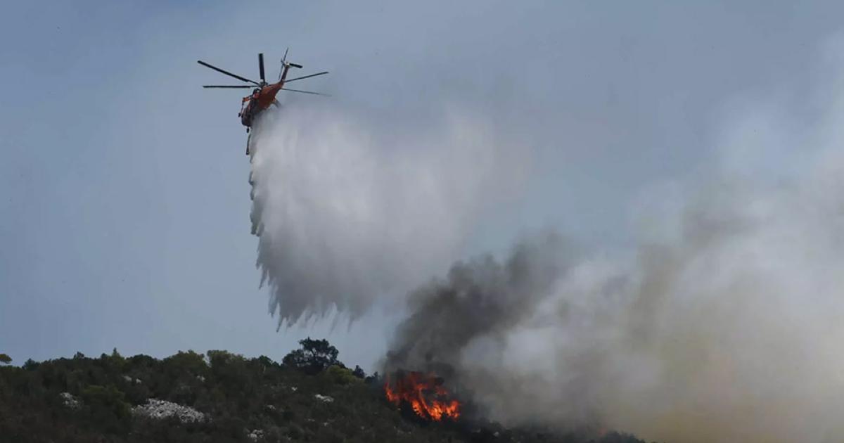 Φωτιά στην Άνδρο, 112 για εκκένωση της Παλαιόπολης