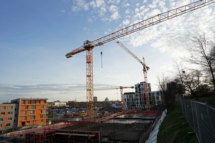 Polská cesta ke stavebním povolením? 65 dní na rozhodnutí a jednotné digitální podání, Česko se stále hledá