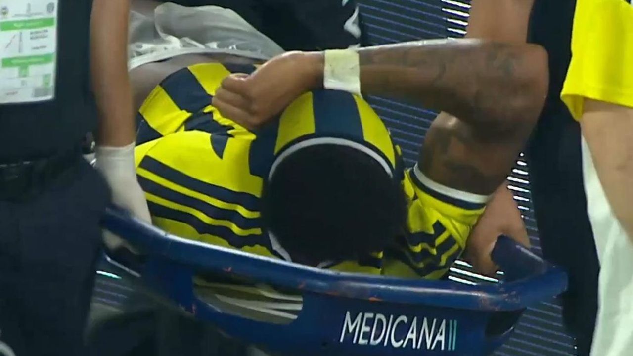 Fenerbahçe'de Oosterwolde Şoku! Gözyaşlarıyla Çıktı