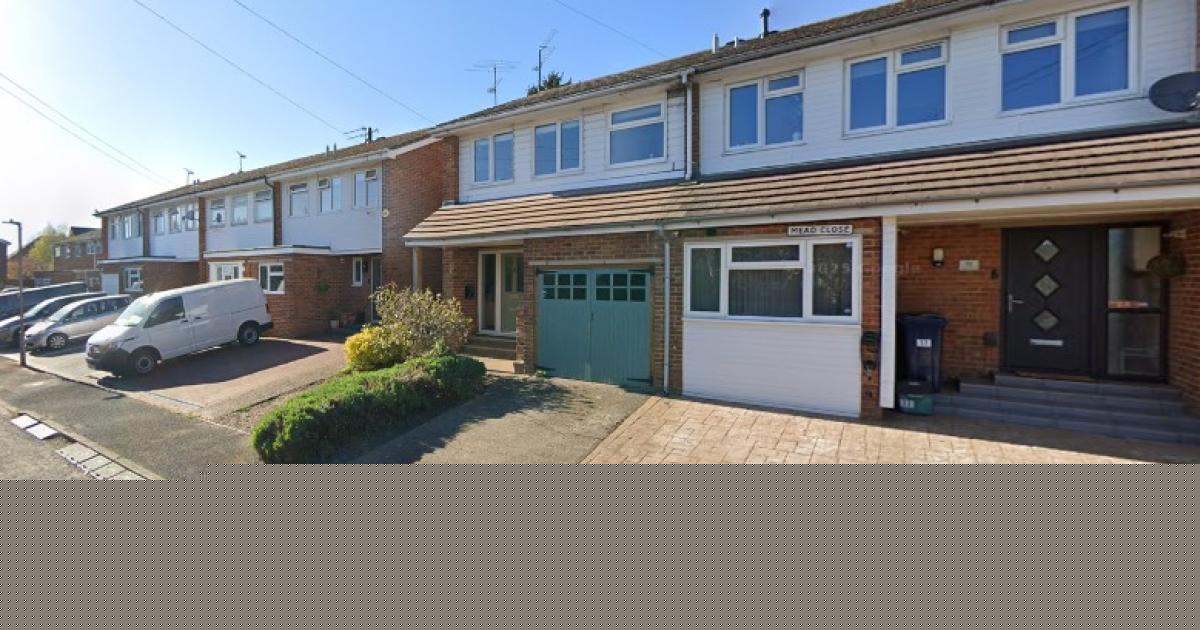 Neighbours slam inconsiderate guests in fury over bid to turn home into Airbnb