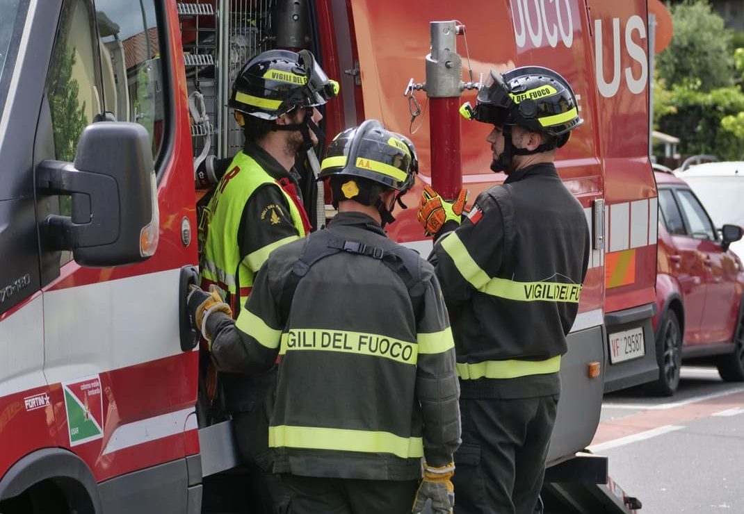 Furgone con braccianti si ribalta nel Foggiano, un morto e otto feriti