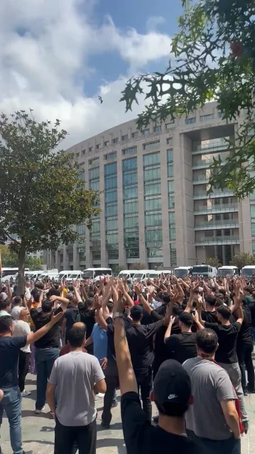 Galatasaray taraftarı Sebahattin Şirin’e destek için adliyeye geldi: Ölene dek seninleyiz
