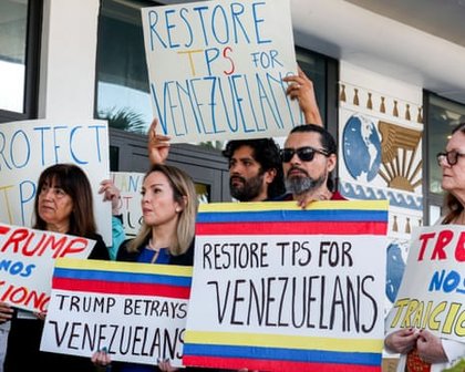 US supreme court allows Trump to strip temporary status from Venezuelans