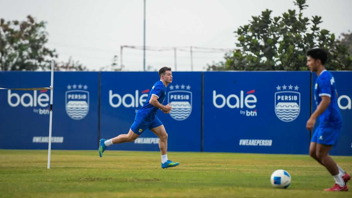 Debut Mariano Peralta di Persib Bandung Tertunda