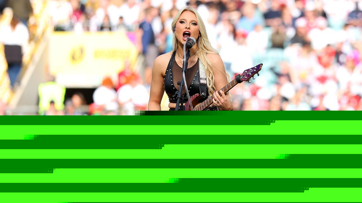 “One of the proudest moments of my life”: Sophie Lloyd shreds in front of 82,000 people to open the Women’s Rugby World Cup final