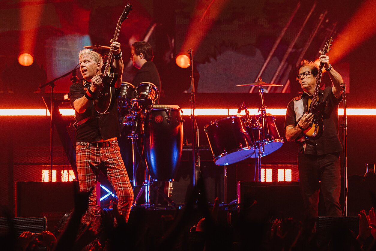 Grupė „The Offspring“ surengė koncertą Kaune: tūkstančius gerbėjų džiugino energingu šou