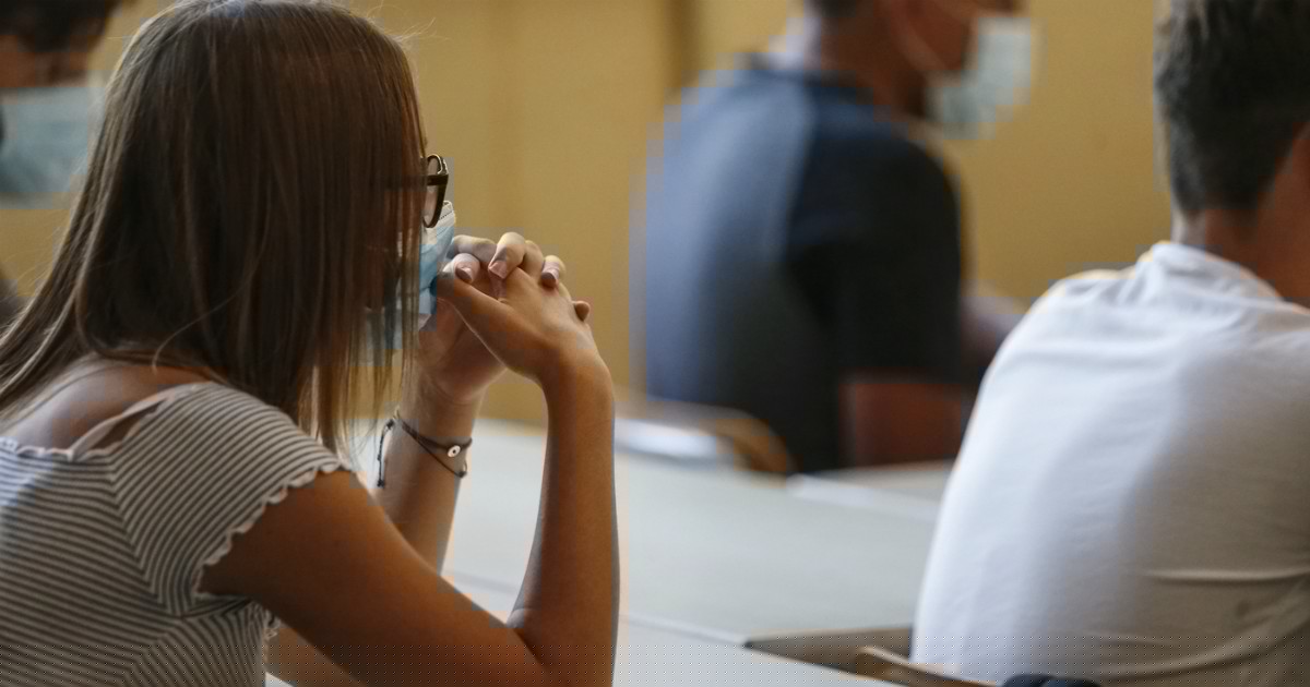 “Fino a 30 studenti nelle nostre classi, perché? Saranno i più fragili a pagarne le conseguenze”