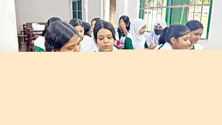 <a href="https://www.thedailystar.net/news/education/news/novels-making-comeback-sreemangal-school-4245846" hreflang="en">Novels making a comeback in Sreemangal school</a>