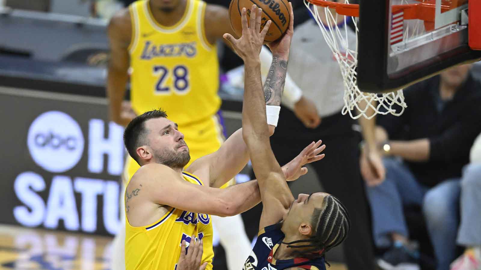 Lakers share Luka Doncic injury update for Wizards game after falling off court vs. Cavaliers