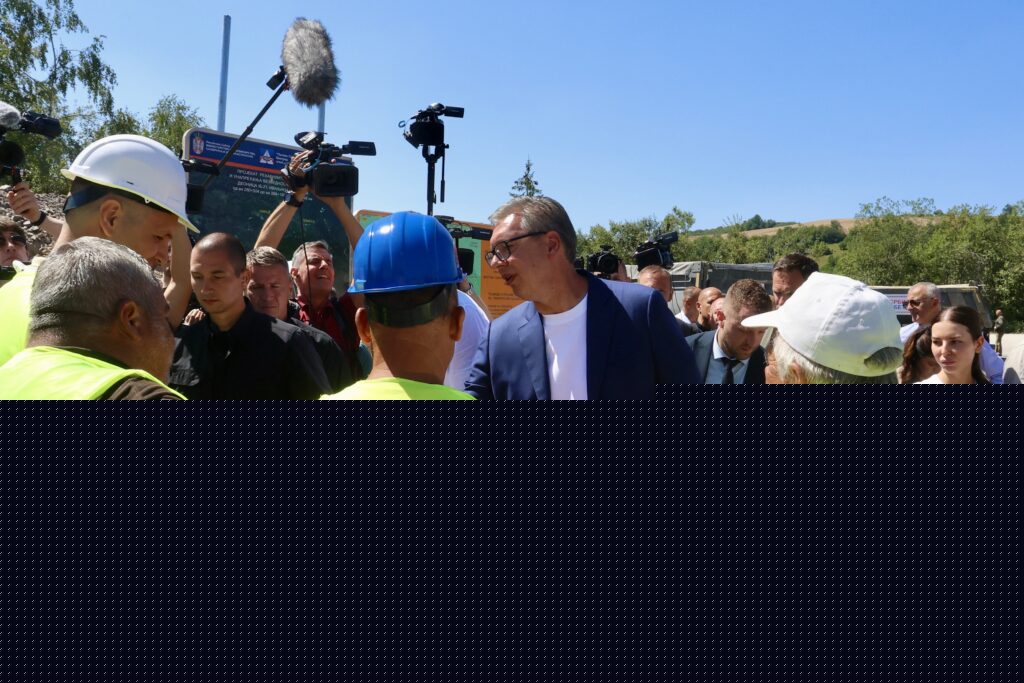Vučić obišao radove na putu Sjenica – Ivanjica: Putevi velika stvar za Ivanjicu /VIDEO/