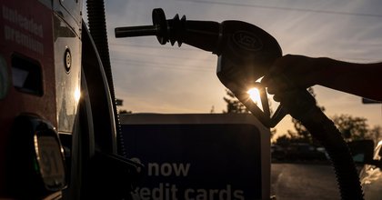 Tensiones entre Trump e Irán: Petróleo se dispara a 71 dólares el barril por ‘ultimátum’ de EU