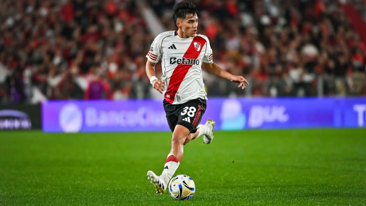 El grande de Europa que lidera la carrera por Ian Subiabre, joya de River