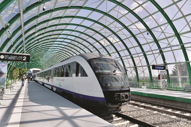 Linia de cale ferată Gara de Nord – Otopeni, o investiţie de 120 mil. euro, se apropie de un trafic de 2 mil. de pasageri