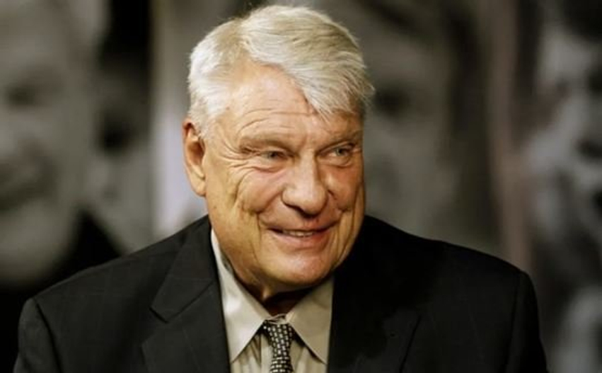 Vdes në moshën 86 vjeçare trajneri legjendar i NBA
