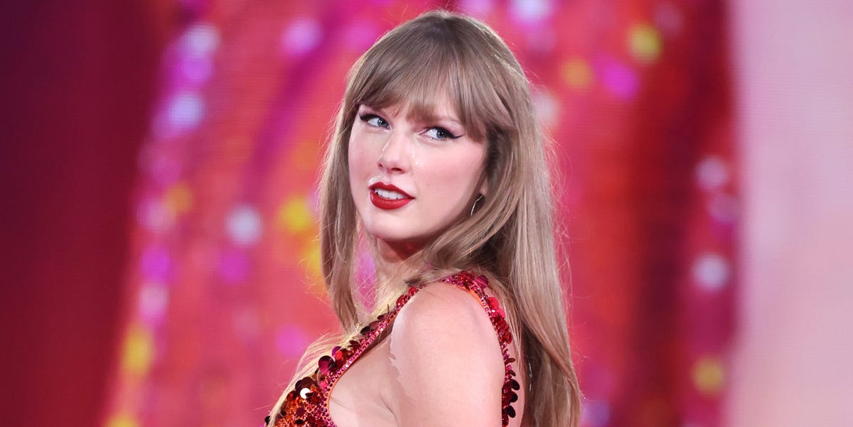 Taylor Swift Makes History With Nashville Songwriters Hall of Fame Induction