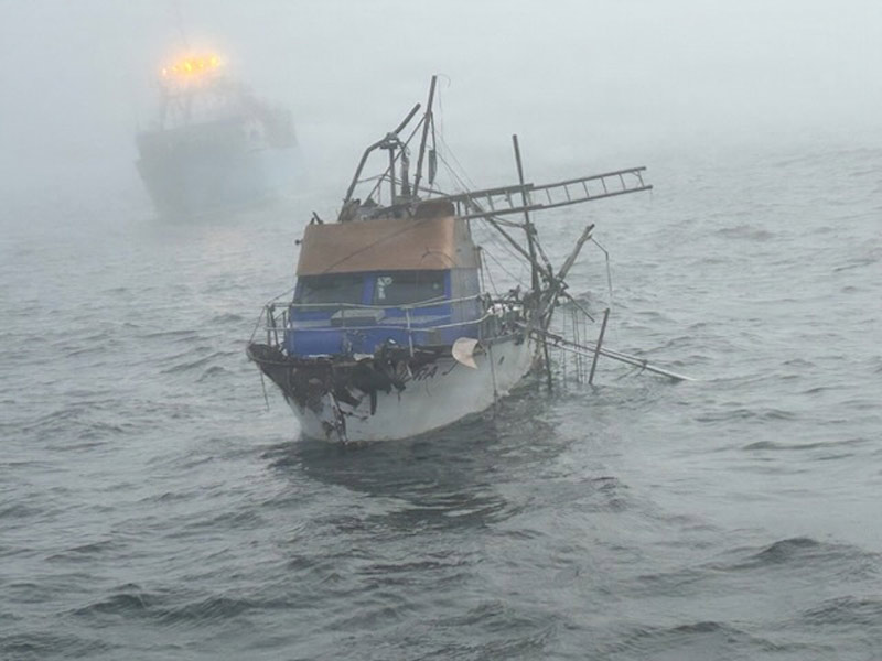 Two Fishing Vessels Collide Off Oregon / Washington Coast, One Sinks