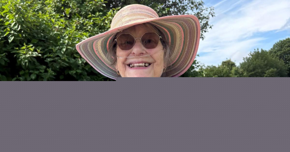 Woman with terminal cancer raises £1,000 with sponsored one-mile walk