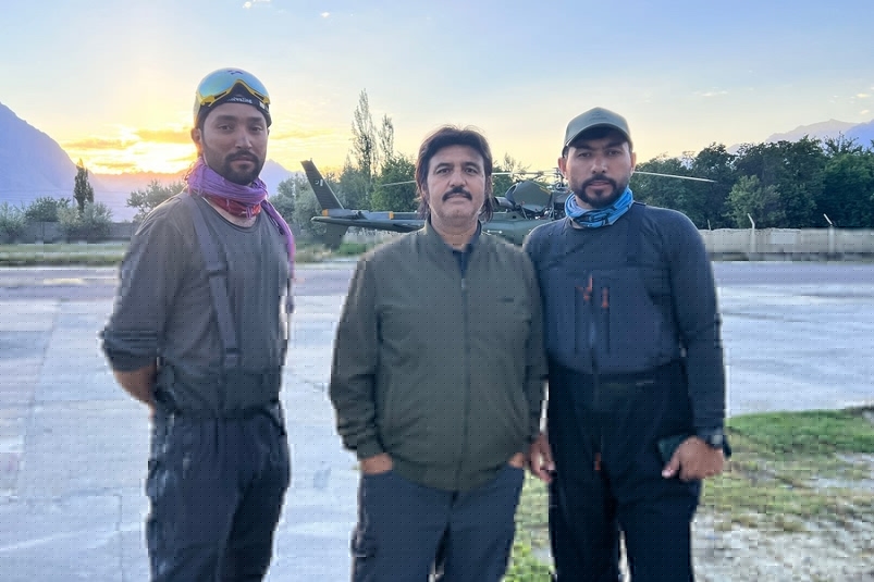 Search resumes in Pakistan for missing climbers
