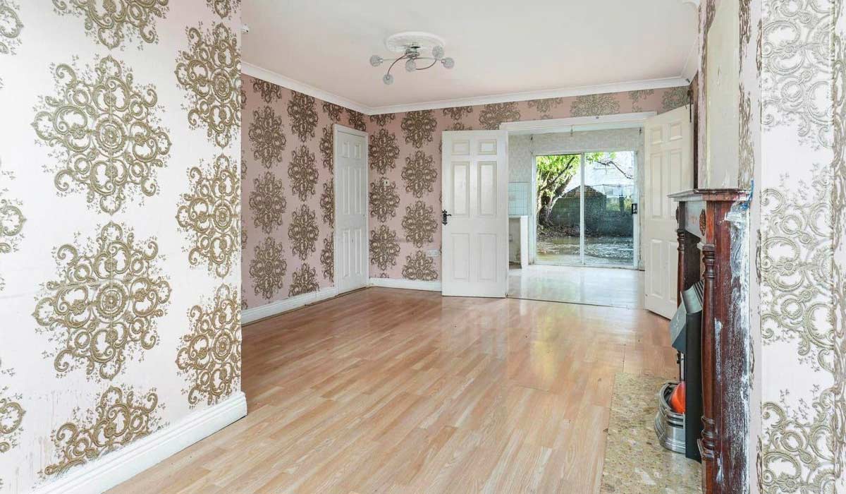 ‘Swimming pool included’ – Everyone saying the same thing as Dublin home hits market