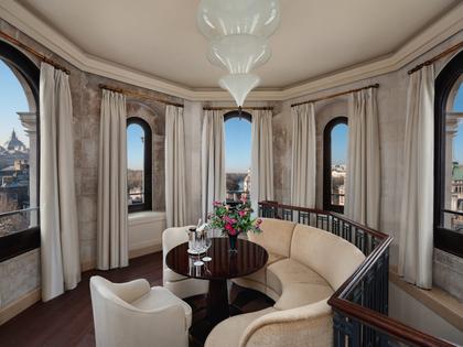 London Calling: The Most Luxurious Places to Stay in England’s Capital Right Now