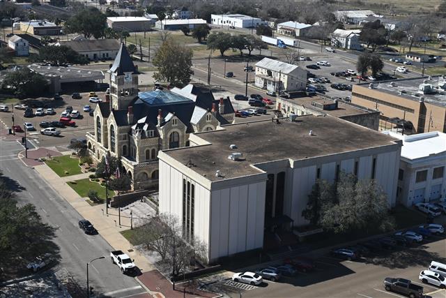Commissioners’ Court to vote on several contracts during Monday’s meeting