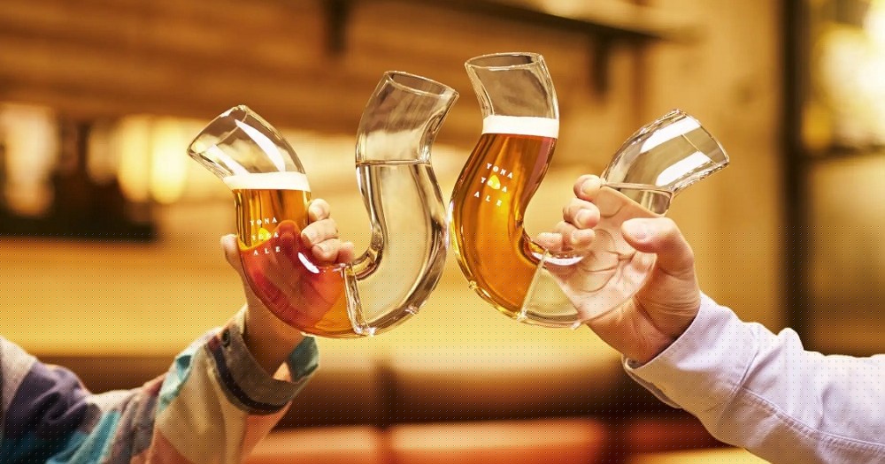 Japan’s new beer glass is designed to force you to drink…water [Video]