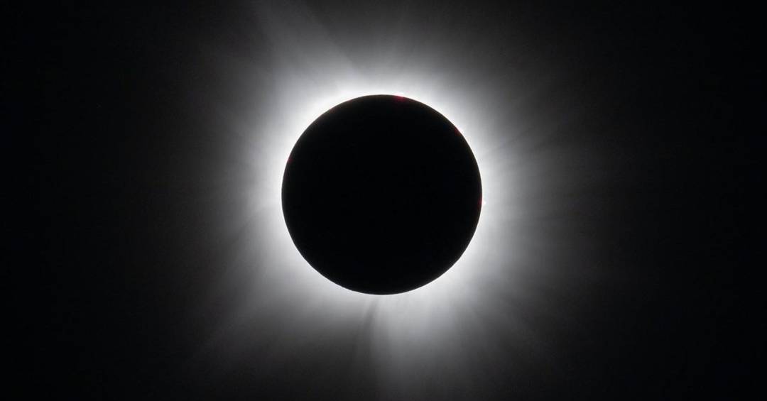 AO VIVO: Acompanhe o eclipse solar total visível em países do Hemisfério Norte