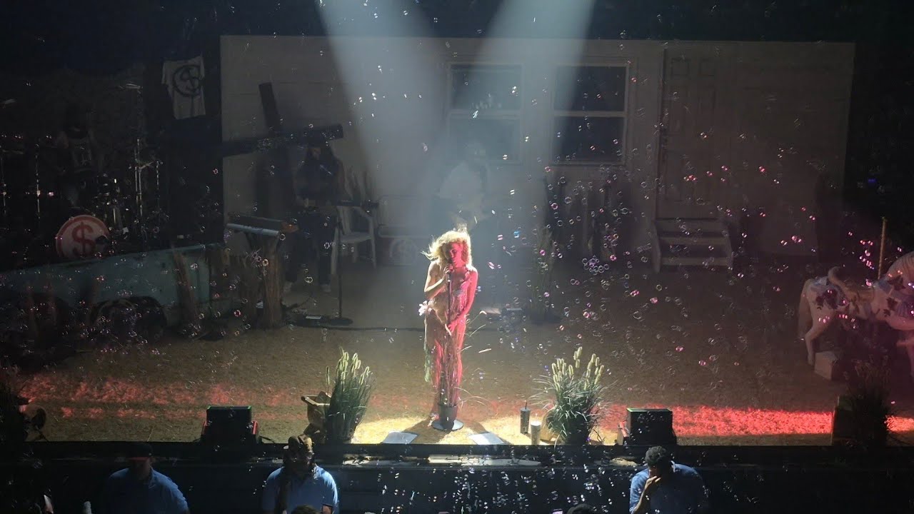 Slayyyter Debuts Four New Songs At St. Louis Tour Opener